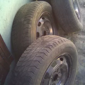 Продам Резину 185/65 R 14 Michelin  cо стальными дисками 